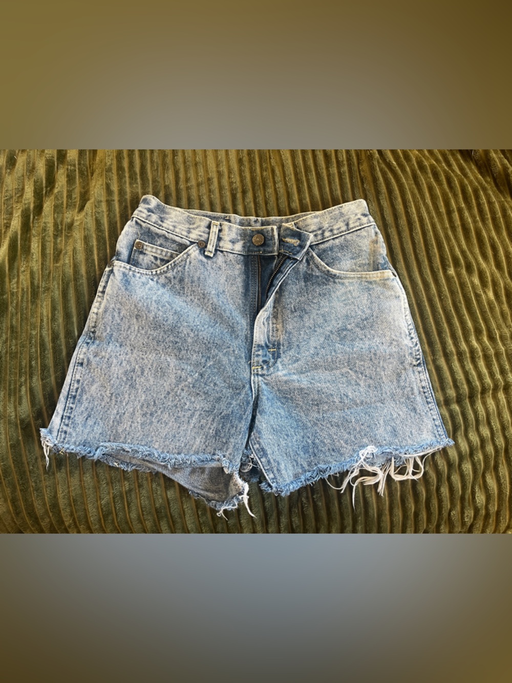 Vintage (Made in the USA) Lee cut off shorts ❤️💙